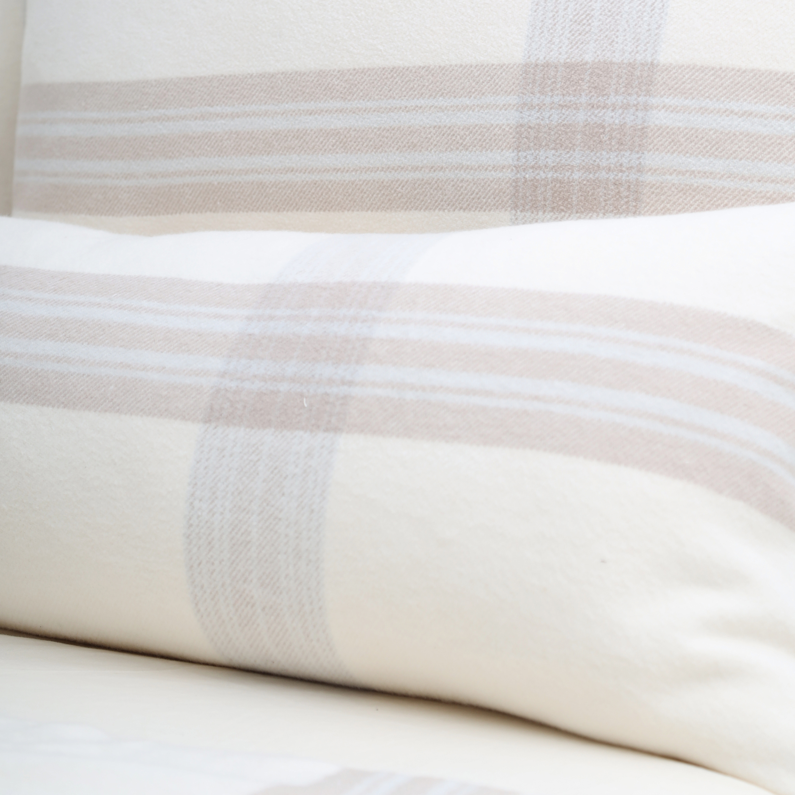 Geneva Big Pillow 28 X 36 With Insert